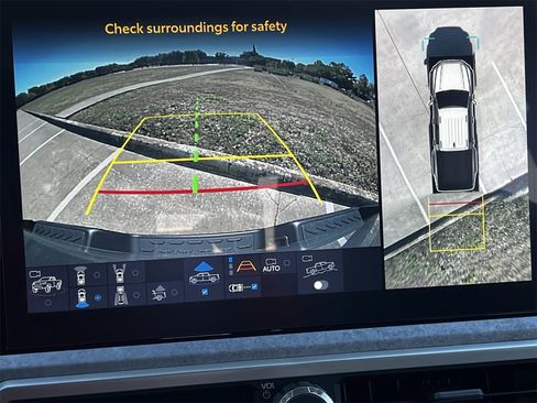 Used 2024 Toyota Tacoma Trailhunter image 16