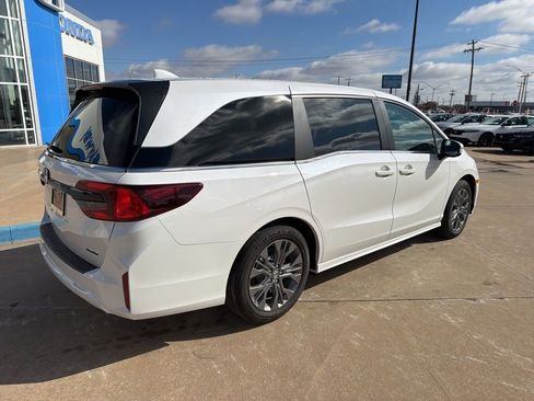 New 2026 Honda Odyssey Touring image 8