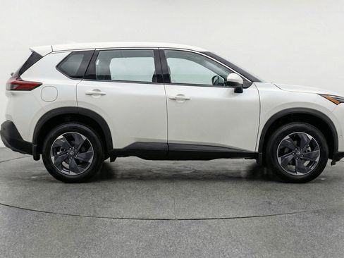 Used 2025 Nissan Rogue SV AWD/4WD image 11