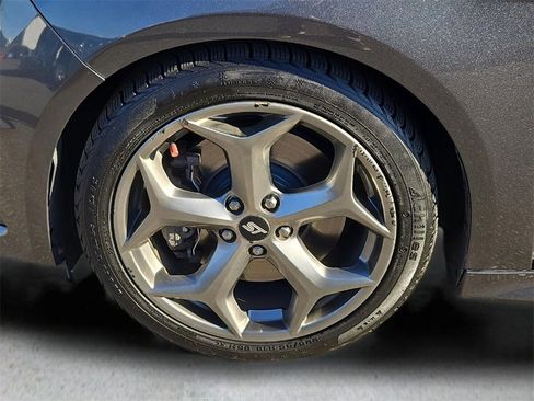 Used 2018 Ford Focus ST image 8