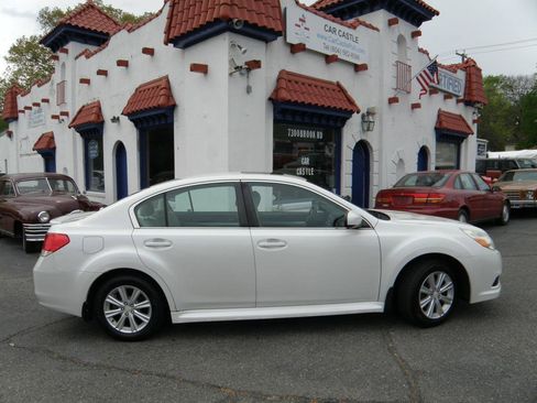 Used 2010 Subaru Legacy 2.5i Premium image 1