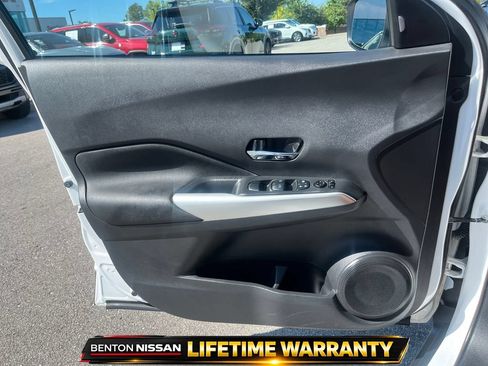 Used 2019 Nissan Kicks SR w/ SR Premium Package FWD image 11