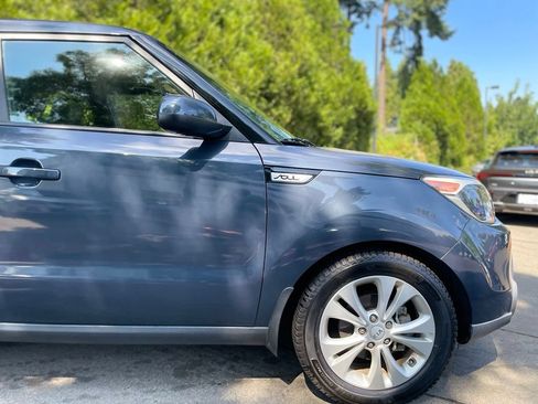 Used 2015 Kia Soul + w/ Primo Package FWD image 2