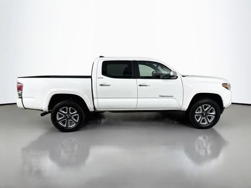 Used 2017 Toyota Tacoma Limited w/ Tow Package AWD/4WD image 8