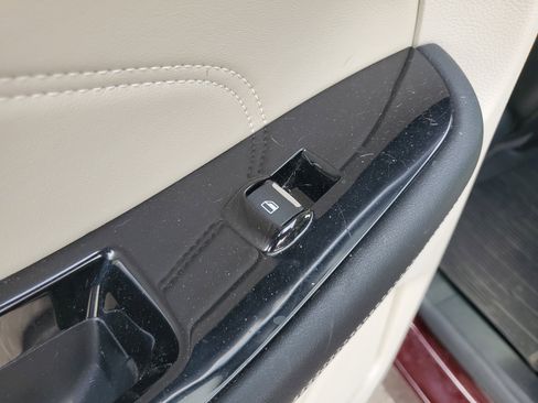 Used 2019 Ford Edge Titanium w/ Equipment Group 301A image 16