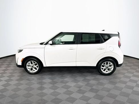 Used 2025 Kia Soul LX w/ LX Technology Package FWD image 8