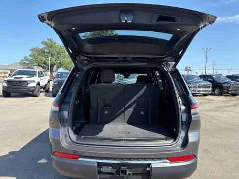 Used 2025 Jeep Grand Cherokee L Laredo w/ Luxury Tech Group I AWD/4WD image 7
