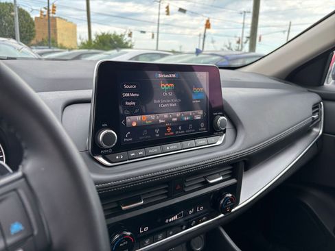 Used 2025 Nissan Rogue SV FWD image 20