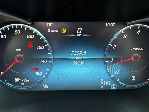 Used 2022 Mercedes-Benz GLC 300 4MATIC image 2