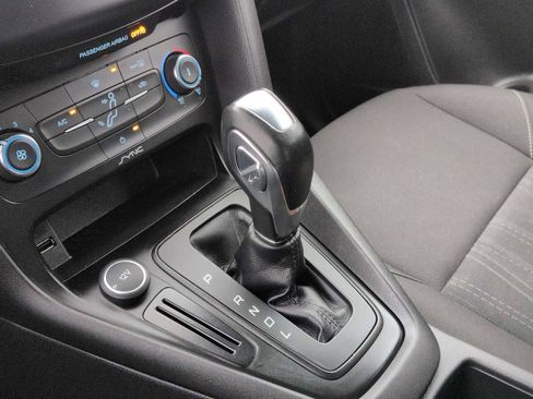 Used 2015 Ford Focus SE image 31