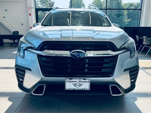 Used 2023 Subaru Ascent Touring AWD/4WD image 3