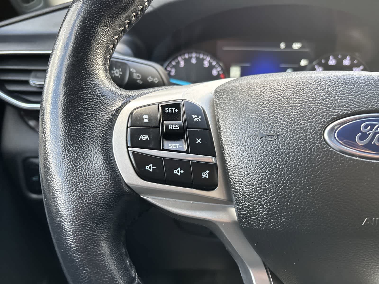 Used 2023 Ford Explorer Limited AWD/4WD image 12