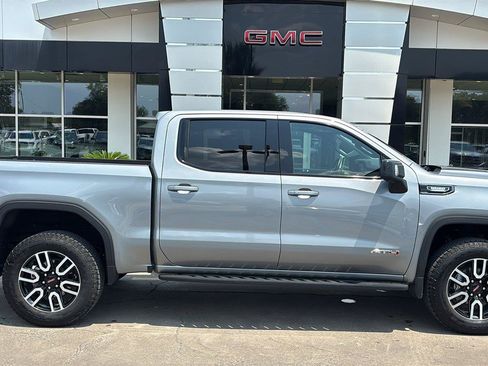 Certified 2024 GMC Sierra 1500 AT4 w/ Technology Package AWD/4WD image 9