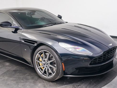 Used 2017 Aston Martin DB11 V12 RWD image 12