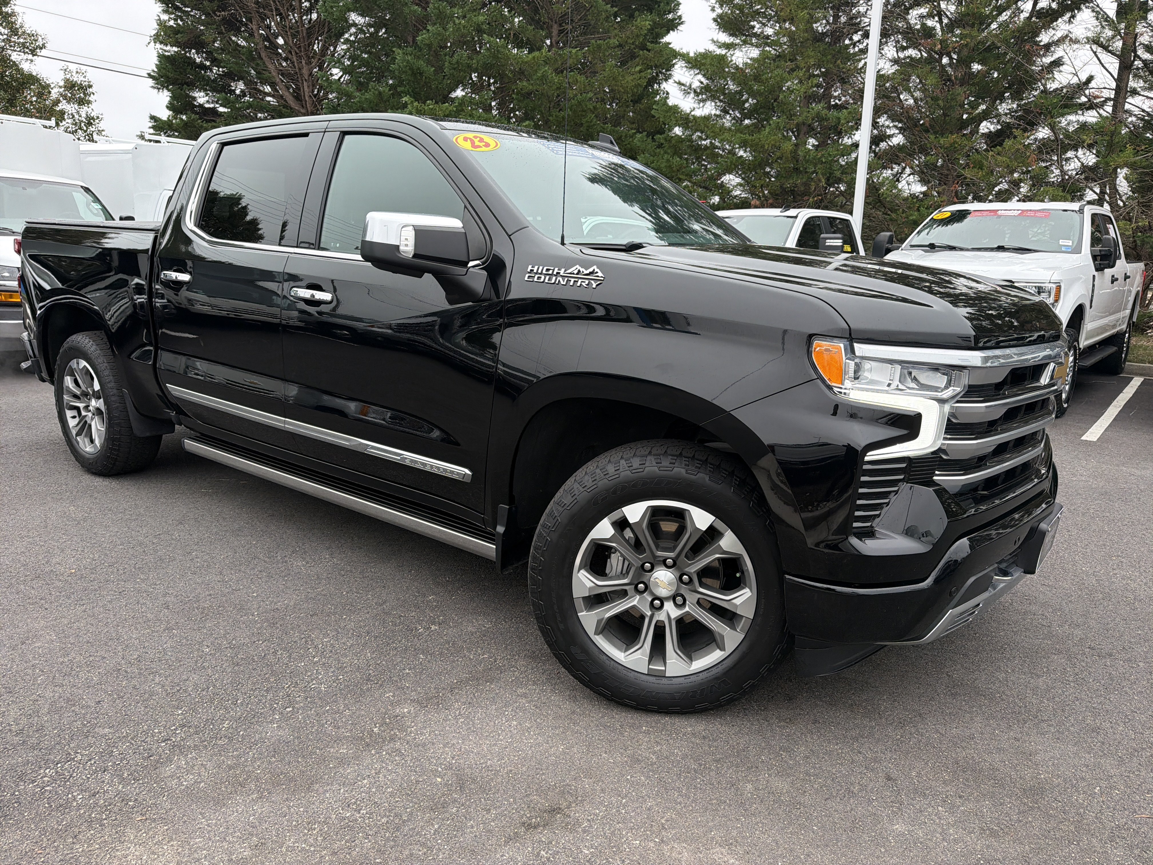 Used 2023 Chevrolet Silverado 1500 High Country w/ Technology Package AWD/4WD image 2
