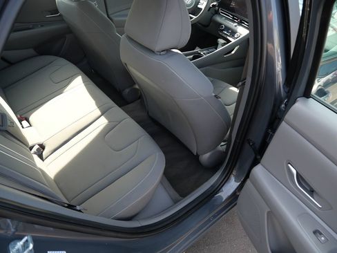 Used 2023 Hyundai Elantra SEL w/ Convenience Package FWD image 20