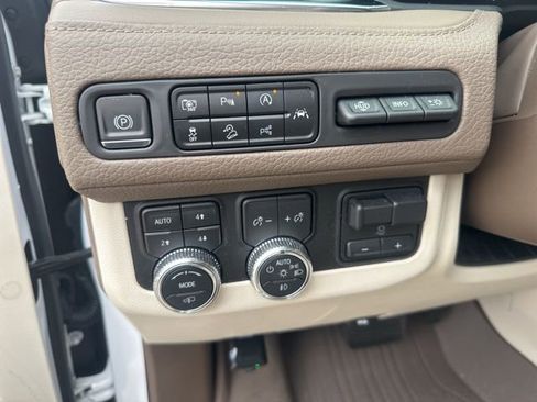 Used 2023 GMC Yukon Denali w/ Denali Reserve Package image 16