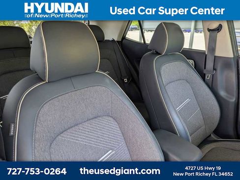Certified 2023 Hyundai Venue Limited FWD image 6