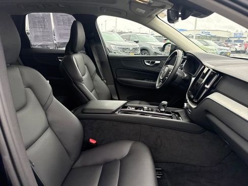 Used 2025 Volvo XC60 B5 Plus AWD/4WD image 9