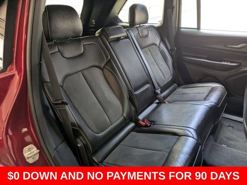 Used 2025 Jeep Grand Cherokee Altitude AWD/4WD image 27