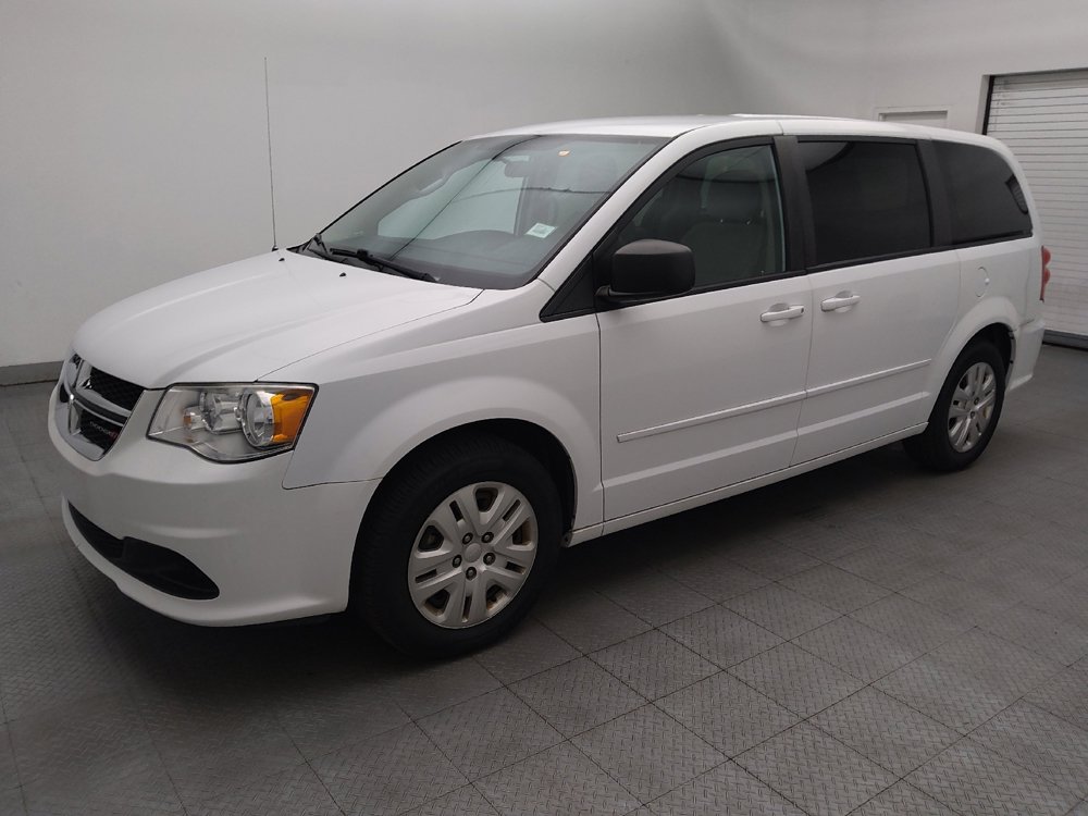 Used 2017 Dodge Grand Caravan SE FWD image 2