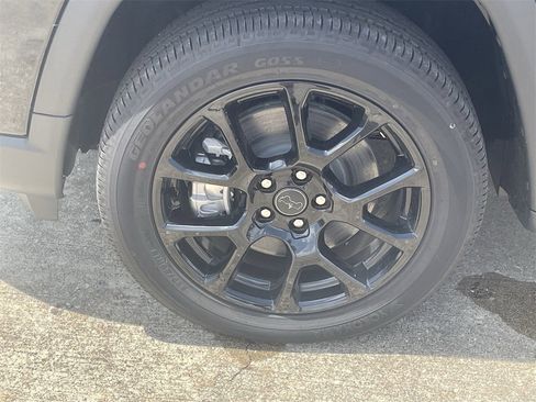 New 2025 Jeep Compass Latitude w/ Altitude Special Edition image 9