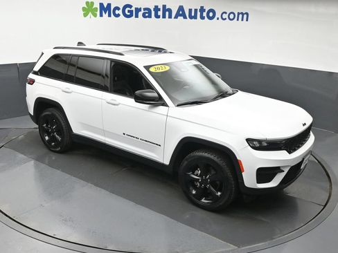 Used 2023 Jeep Grand Cherokee Altitude AWD/4WD image 3