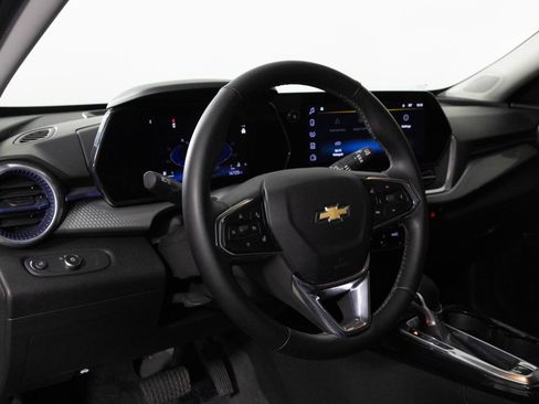 Used 2024 Chevrolet Trax LT w/ Driver Confidence Package image 5