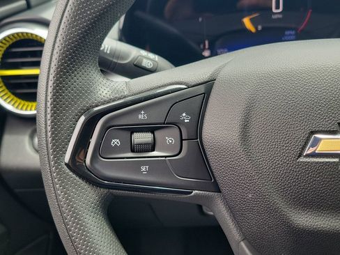 Used 2025 Chevrolet Trax LT FWD image 7