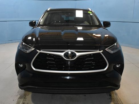 Used 2022 Toyota Highlander XLE AWD/4WD image 26