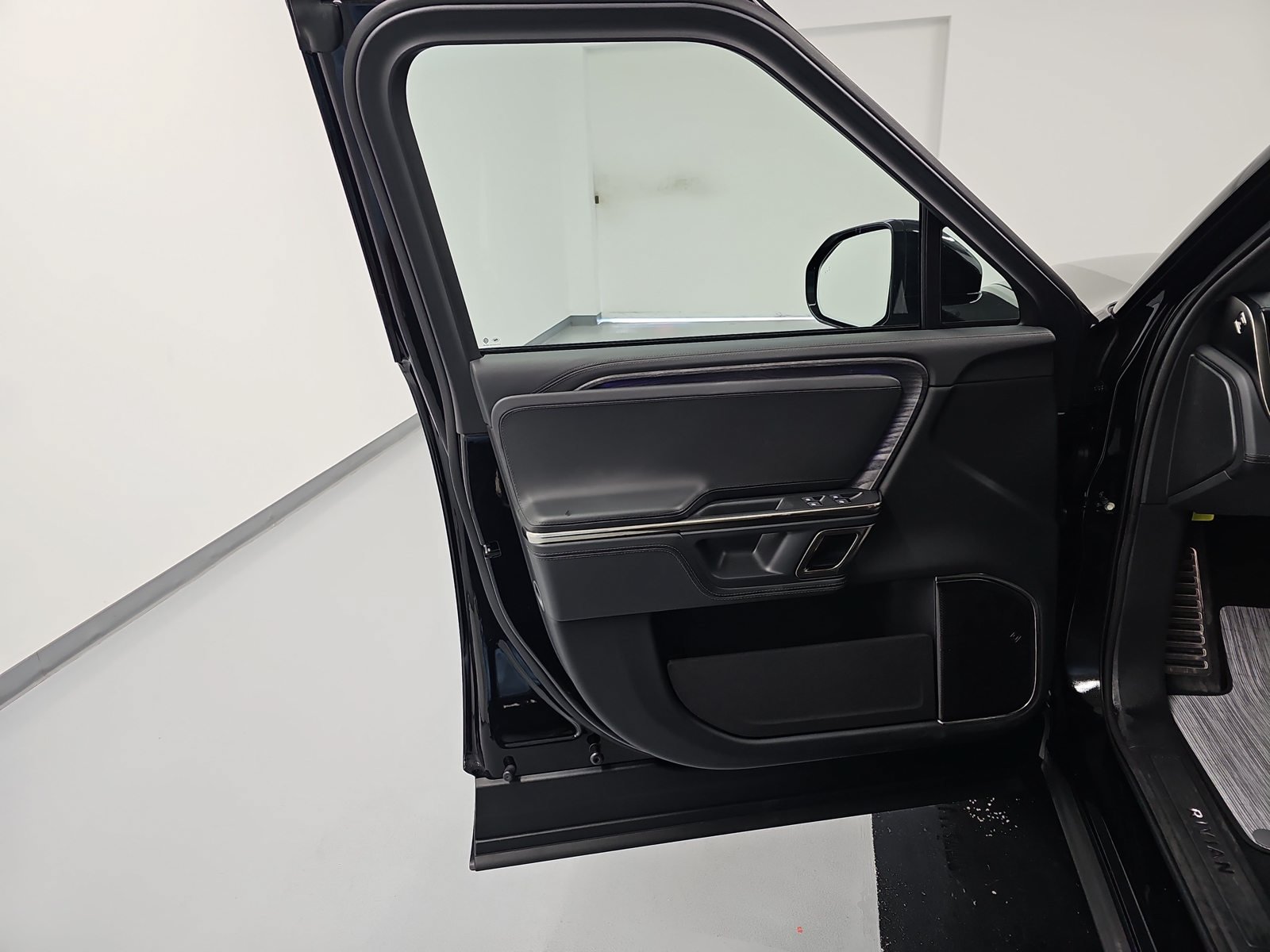 Used 2023 Rivian R1S Adventure Quad AWD/4WD image 16