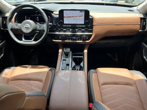 Used 2025 Nissan Pathfinder Platinum FWD image 23