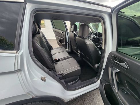 Used 2018 Volkswagen Tiguan SE AWD/4WD image 14