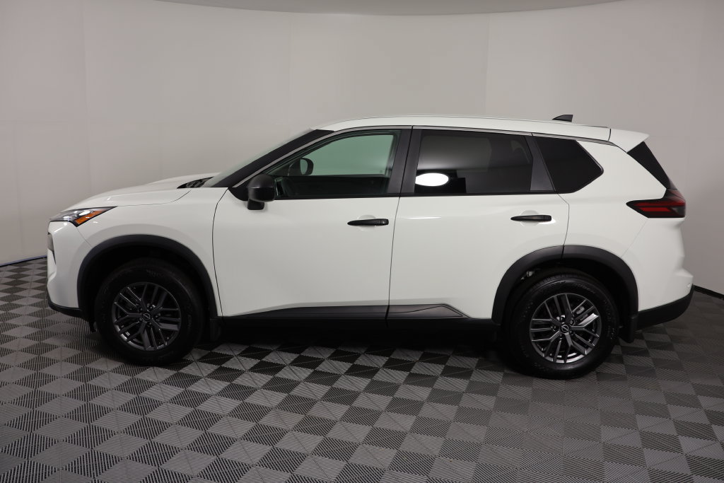 Used 2026 Nissan Rogue S FWD image 5