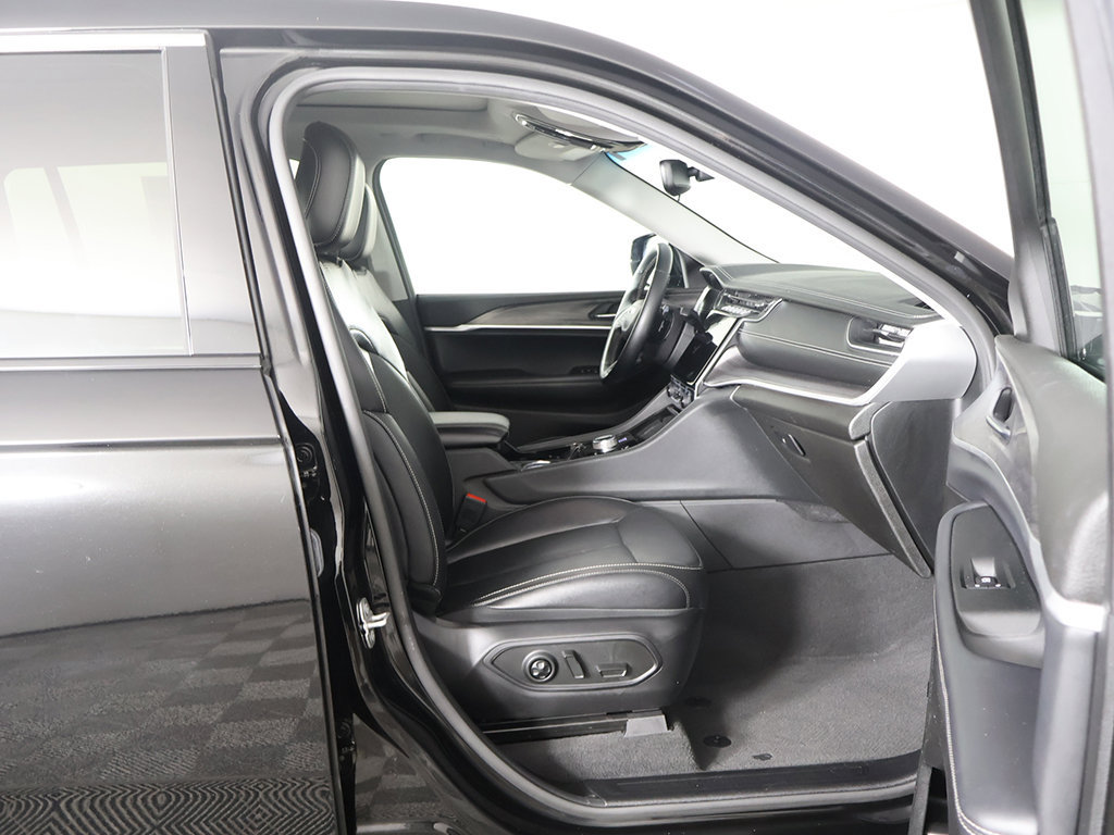 Used 2021 Jeep Grand Cherokee L Limited AWD/4WD image 34