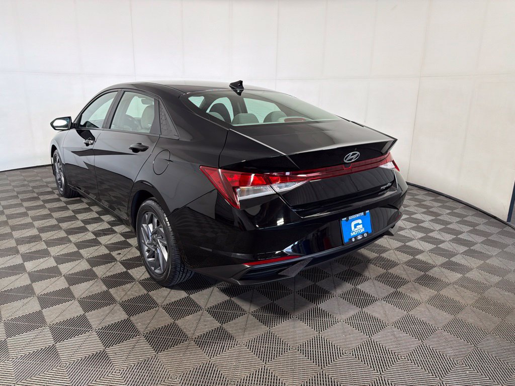 Used 2024 Hyundai Elantra SEL FWD image 5