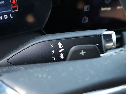 Used 2025 Chevrolet Equinox LT AWD/4WD image 18