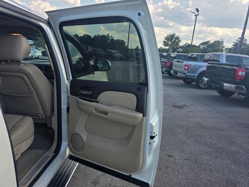 Used 2012 GMC Yukon XL Denali RWD image 16