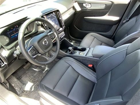 New 2025 Volvo XC40 B5 Core w/ Protection Package Premier image 19