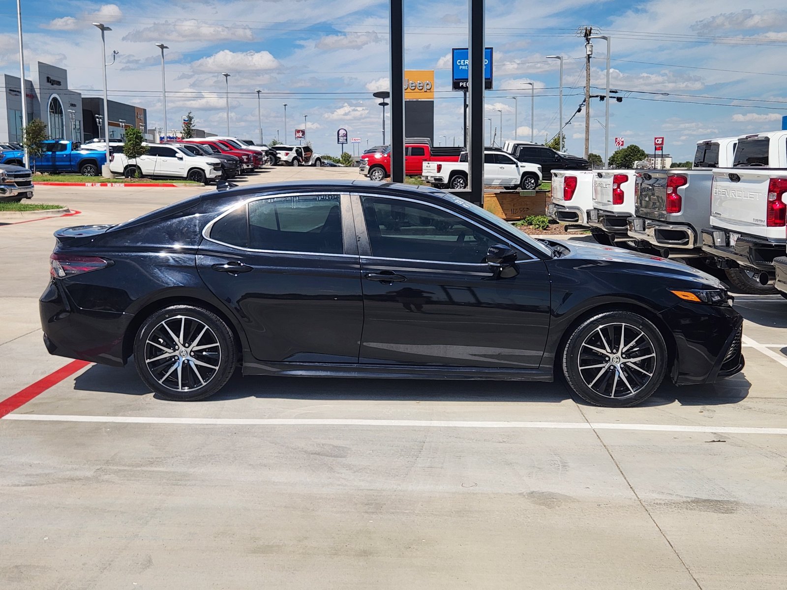 Used 2023 Toyota Camry SE w/ Cold Weather Package FWD image 8
