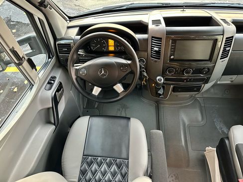 Used 2016 Mercedes-Benz Sprinter 3500 image 18