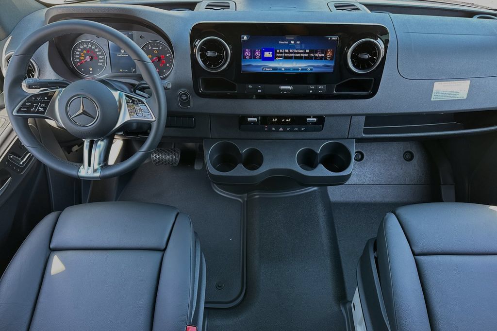 Used 2025 Mercedes-Benz Sprinter 2500 image 10