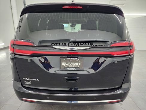 Used 2024 Chrysler Pacifica Touring-L FWD image 26