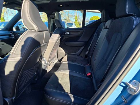 Used 2023 Volvo XC40 Recharge Ultimate image 9