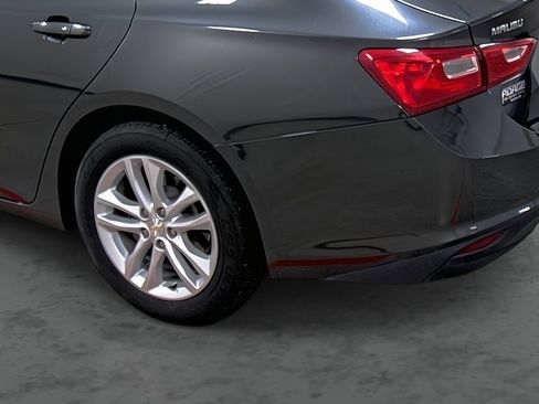 Used 2017 Chevrolet Malibu LT w/ Leather Package image 9