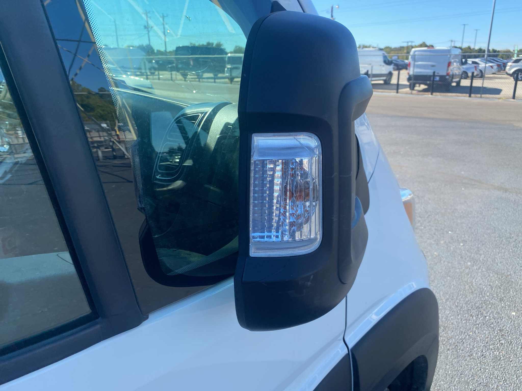 Used 2024 RAM ProMaster 2500 w/ Convenience Group FWD image 4