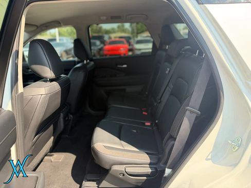 Used 2022 Nissan Pathfinder SL w/ SL Black Package AWD/4WD image 16