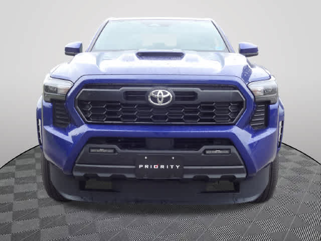 Used 2025 Toyota Tacoma TRD Sport w/ TRD Sport Upgrade Package AWD/4WD image 5