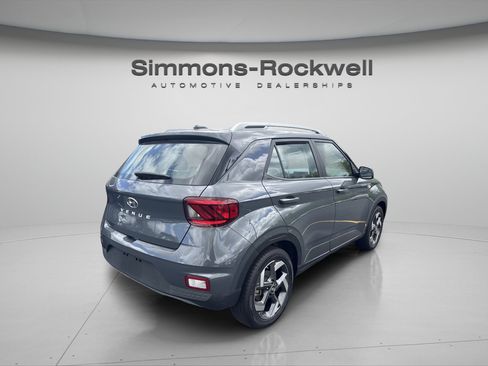 Used 2025 Hyundai Venue SEL FWD image 5