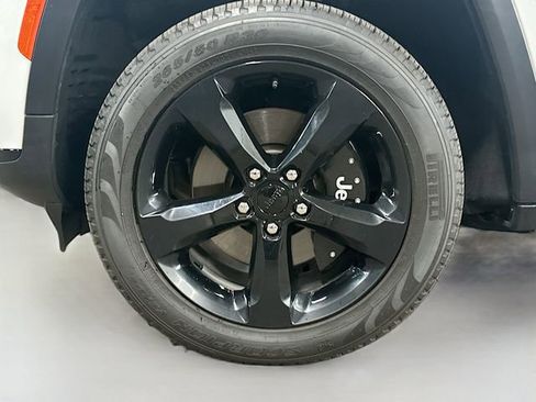 Used 2024 Jeep Grand Cherokee L Limited w/ Black Appearance Package image 35